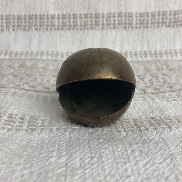 Brass Whale Ashtray - Picture 4 of 8